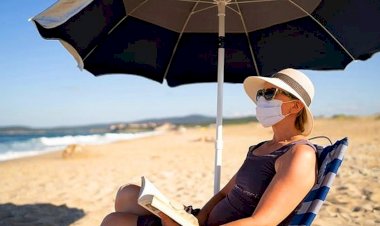 Turistler Uğruna İspanyollar Maskelerle Güneşlenmeye Bile Razı